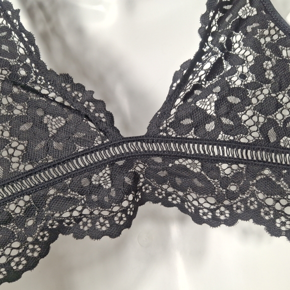Victoria's Secret Black Lace Plunge Bralette - Picture 7 of 11